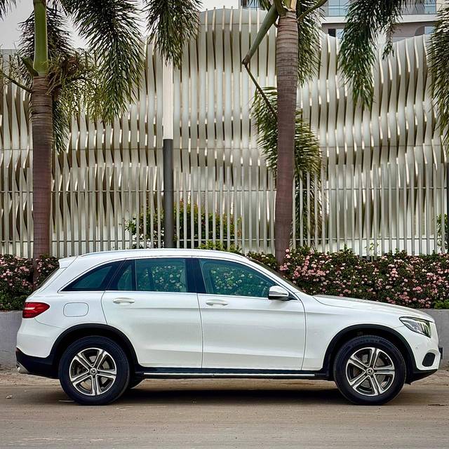 https://images10.gaadi.com/usedcar_image/4559195/original/processed_3a18acea345ff78c573fc666ae4a6184.jpg?imwidth=6401