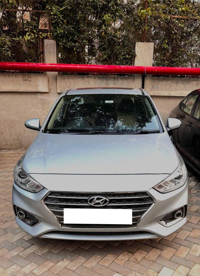 https://images10.gaadi.com/usedcar_image/4559203/original/processed_76ec2b8e038611342f5a1e71ad888e37.jpeg?imwidth=6400