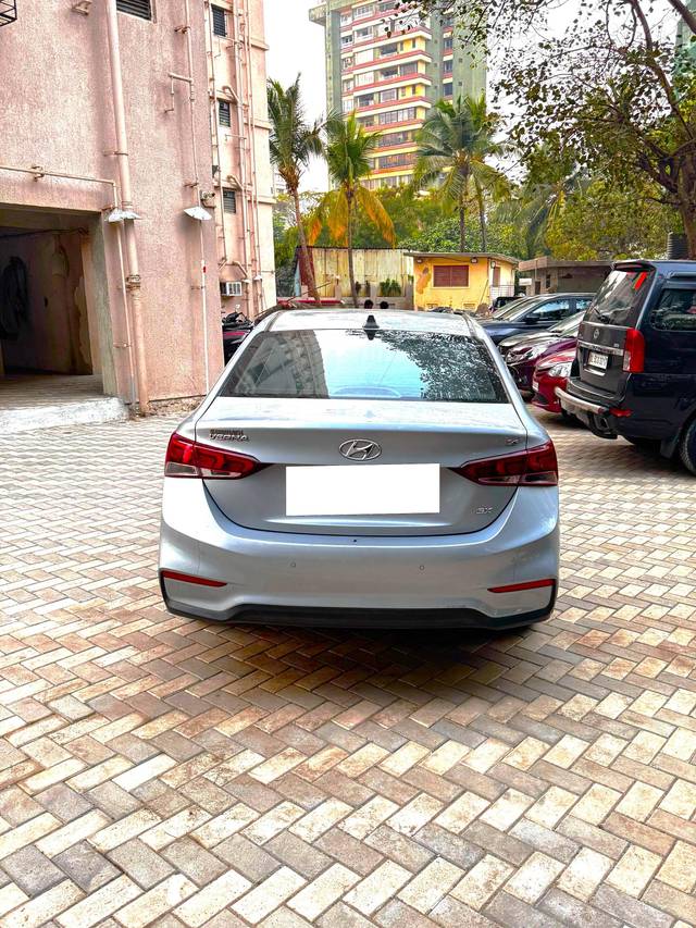https://images10.gaadi.com/usedcar_image/4559203/original/processed_fc3388e0267d9db76e53a32208c6b934.jpeg?imwidth=6401