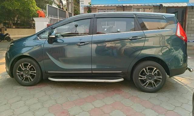 https://images10.gaadi.com/usedcar_image/4559211/original/processed_c5fdbf581e2f7fa62cae3906adf1d5b1.jpg?imwidth=6402