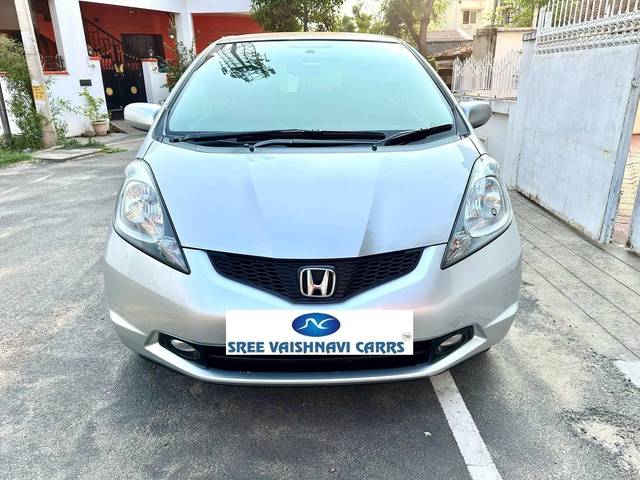 https://images10.gaadi.com/usedcar_image/4559218/original/processed_00717f4f29bb50980e67884c8b0b4355.jpeg?imwidth=6402