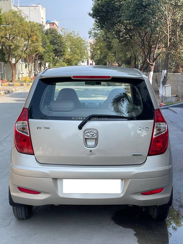 https://images10.gaadi.com/usedcar_image/4559220/original/processed_dbdb546b84e0a3d903a6b09238de682e.jpg?imwidth=6401