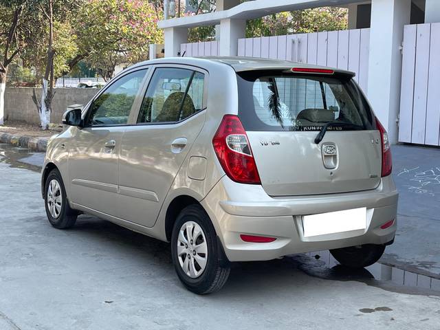 https://images10.gaadi.com/usedcar_image/4559220/original/processed_f53ab49987c66940c84ccfb28ff011f2.jpg?imwidth=6402