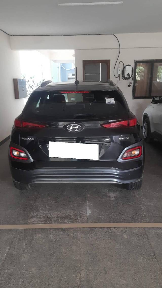 https://images10.gaadi.com/usedcar_image/4559253/original/processed_3e2ca97a-649a-473c-aa82-d92edd456685.jpg?imwidth=6400
