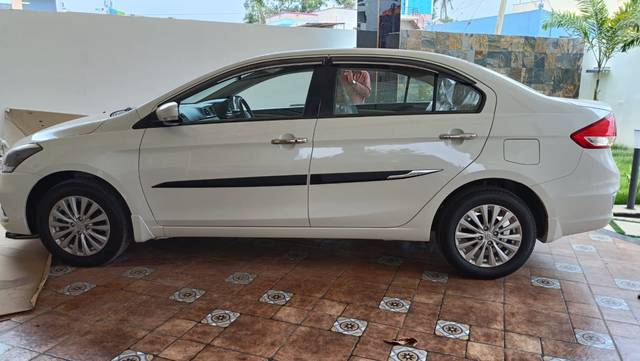 https://images10.gaadi.com/usedcar_image/4559296/original/08bbe4059700841103cf68f08f46a4e9.jpg?imwidth=6402
