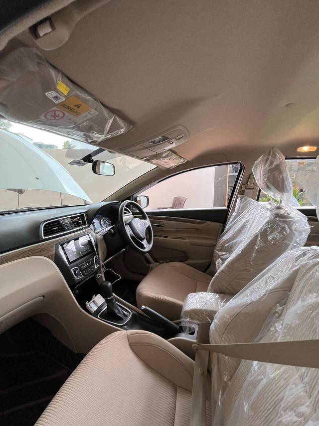 https://images10.gaadi.com/usedcar_image/4559296/original/processed_476dcb40570ddfb23a592e6a27d03a34.jpeg?imwidth=6402