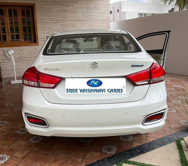 https://images10.gaadi.com/usedcar_image/4559296/original/processed_f04457e06fff0e58d9bddccf40e61d01.jpeg?imwidth=6401