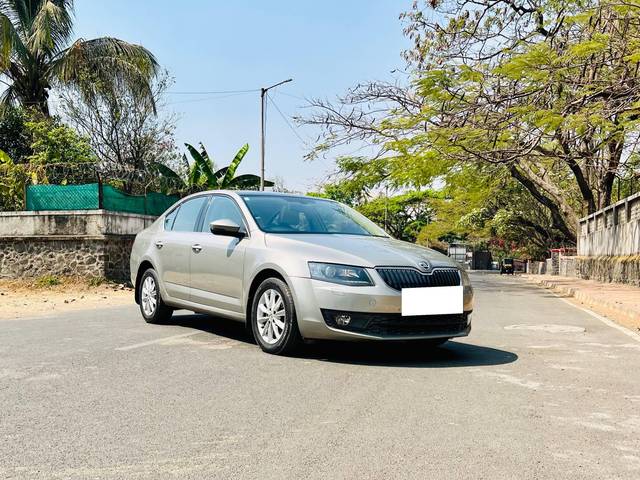 https://images10.gaadi.com/usedcar_image/4559297/original/processed_30b6f9ff-dbd6-44b1-b302-f4174dc37a02.jpg?imwidth=6400