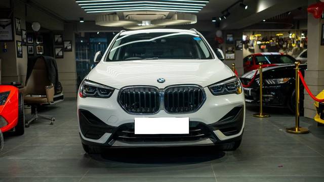https://images10.gaadi.com/usedcar_image/4559300/original/processed_6bf0c9c5ff82053705781cdd7f9179b6.jpg?imwidth=6402