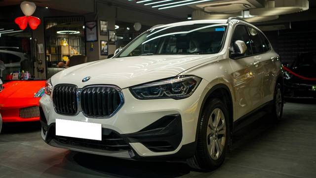 https://images10.gaadi.com/usedcar_image/4559300/original/processed_f187d748b42e9c86266f03970339c641.jpg?imwidth=6401