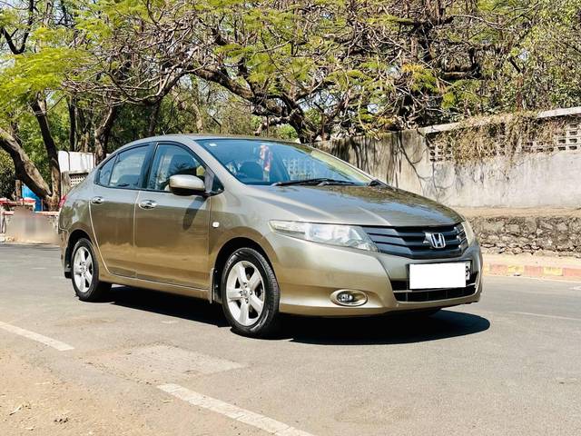 https://images10.gaadi.com/usedcar_image/4559305/original/processed_25b0d121-4fab-492f-b616-e8a11f6e7b8c.jpg?imwidth=6400