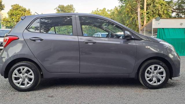 https://images10.gaadi.com/usedcar_image/4559310/original/processed_25840f6e82234e561ab700b83b124e1d.jpg?imwidth=6401