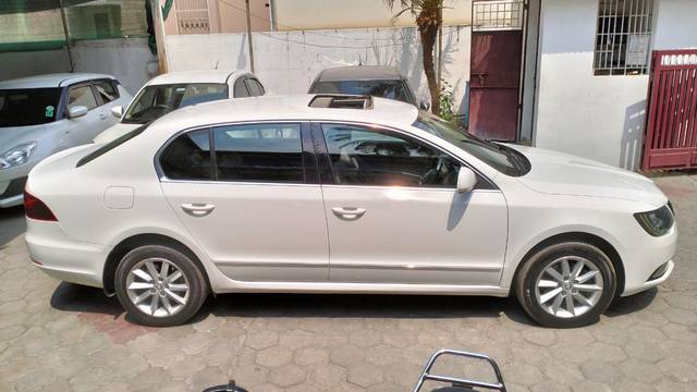 https://images10.gaadi.com/usedcar_image/4559321/original/9681f1578fa17406553b98555be669cf.jpeg?imwidth=6401