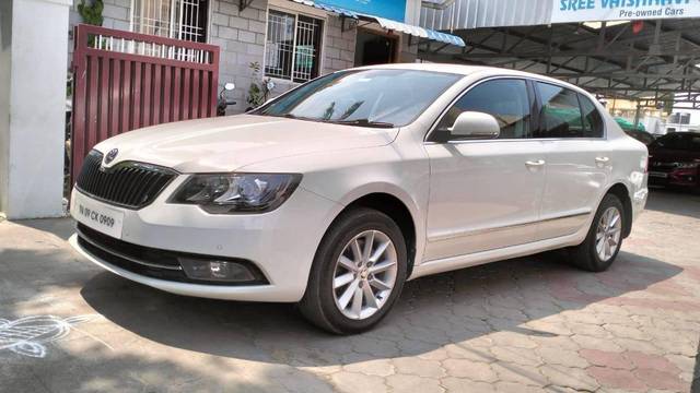 https://images10.gaadi.com/usedcar_image/4559321/original/processed_ee36b3b48df6cdfb0010bed0649dd6ab.jpeg?imwidth=6400