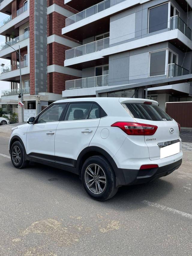 https://images10.gaadi.com/usedcar_image/4559322/original/processed_60fd4df11fc7ac38139cf0e1dd249e16.jpg?imwidth=6402