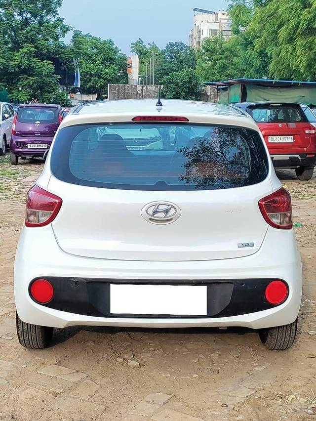 https://images10.gaadi.com/usedcar_image/4559323/original/processed_1452266e5ea2997fc97190b847ee0039.jpg?imwidth=6401