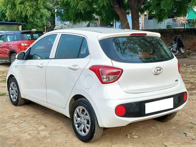 https://images10.gaadi.com/usedcar_image/4559323/original/processed_dba47e86afa9d9fcbc428012f20e6184.jpg?imwidth=6402