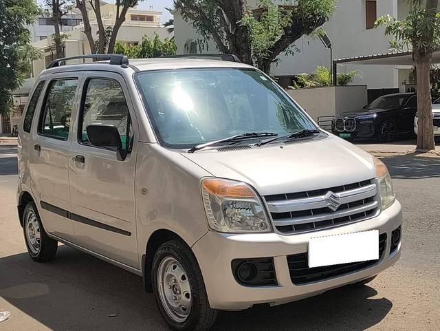 https://images10.gaadi.com/usedcar_image/4559327/original/processed_a1269b0c7f85f0eba6355379639d0c98.jpg?imwidth=6400