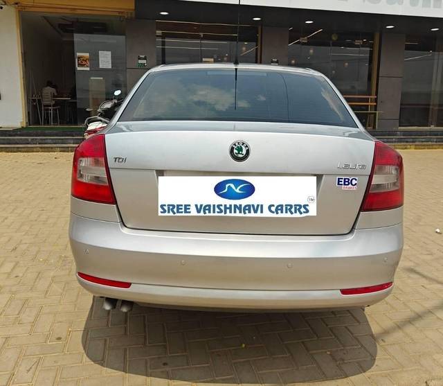 https://images10.gaadi.com/usedcar_image/4559336/original/processed_43a98201abe0c801984eb60fbf9a652a.jpg?imwidth=6402