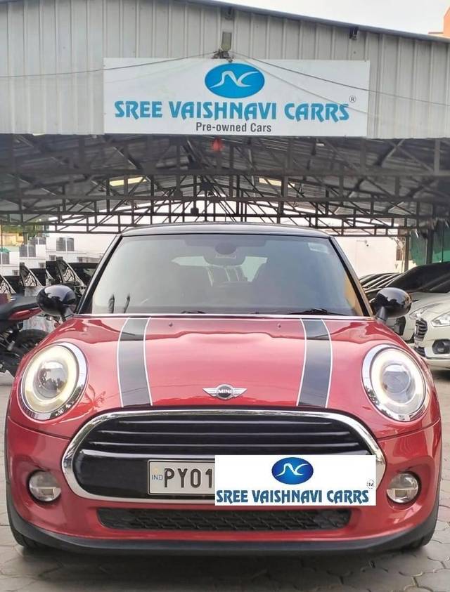 https://images10.gaadi.com/usedcar_image/4559344/original/processed_2bc5d919624d41cdd493e14d8ca9b032.jpeg?imwidth=6400