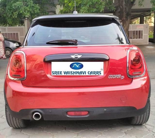 https://images10.gaadi.com/usedcar_image/4559344/original/processed_4bcd731788a5da5fa29caf2b5f1f23da.jpeg?imwidth=6402