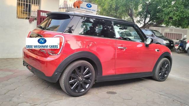 https://images10.gaadi.com/usedcar_image/4559344/original/processed_86d2e1755a476aa37e6d8421656fdf18.jpeg?imwidth=6401