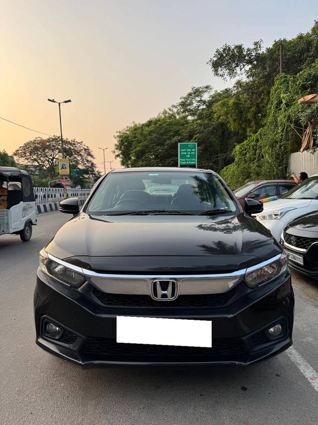 https://images10.gaadi.com/usedcar_image/4559348/original/processed_2250d6f7b1c7841d259c54cfc6ae7d14.jpg?imwidth=6400