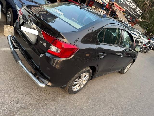 https://images10.gaadi.com/usedcar_image/4559348/original/processed_e5f88d4f6ac32df5f05d130226fca5f6.jpg?imwidth=6401
