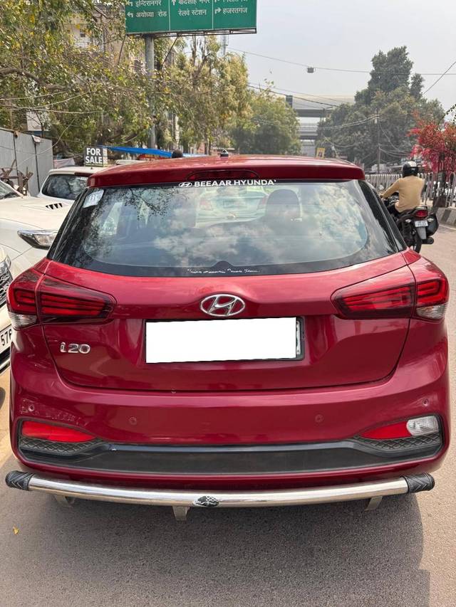 https://images10.gaadi.com/usedcar_image/4559356/original/processed_5740a3f202425653f88f781c5e9bba44.jpg?imwidth=6401