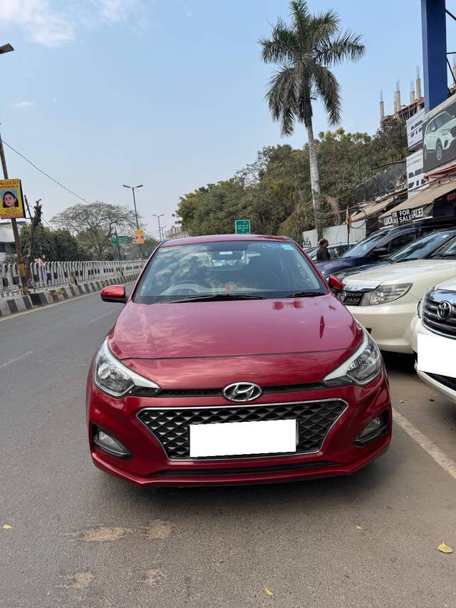 https://images10.gaadi.com/usedcar_image/4559356/original/processed_cc4f1e1ce788efc2425c47be75683e13.jpg?imwidth=6402