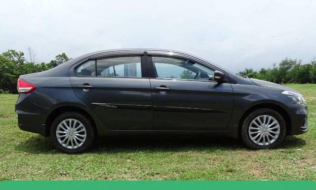 https://images10.gaadi.com/usedcar_image/4559358/original/processed_962214d72b62c54049b5a7c3a3821c66.jpeg?imwidth=6401