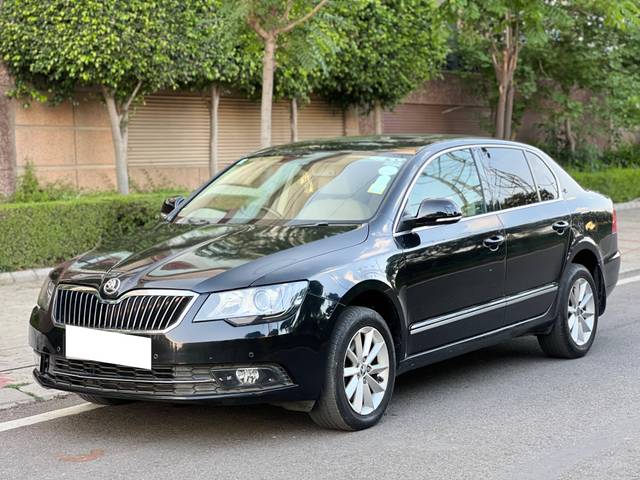 https://images10.gaadi.com/usedcar_image/4559365/original/processed_1cd548be-a6fd-4220-bbd9-c0425252a089.jpg?imwidth=6402