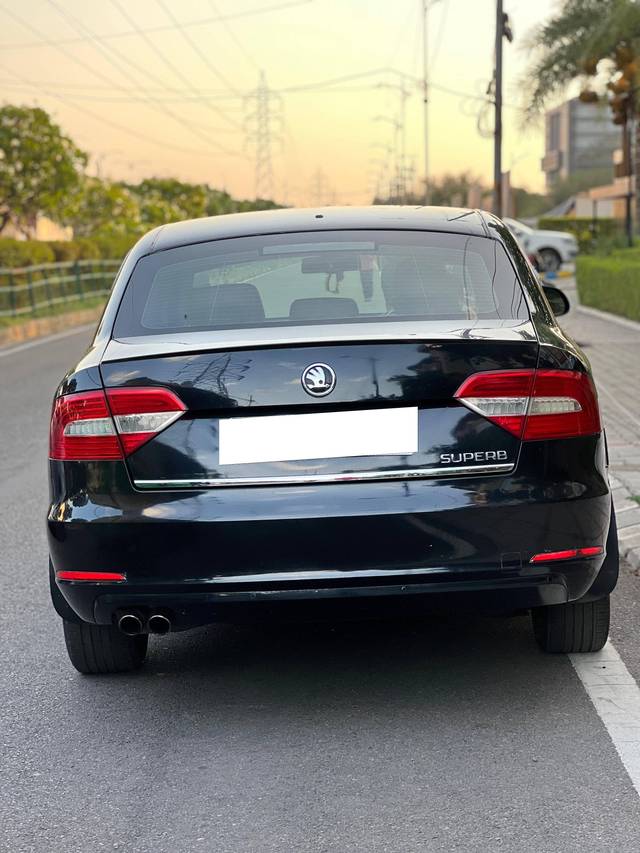 https://images10.gaadi.com/usedcar_image/4559365/original/processed_2e637382-1d96-4f3b-9b12-3a69d57d7e98.jpg?imwidth=6401