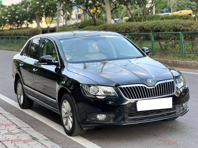 https://images10.gaadi.com/usedcar_image/4559365/original/processed_54b2b0ac-bb02-4421-9a3b-6d8519ee2901.jpg?imwidth=6400