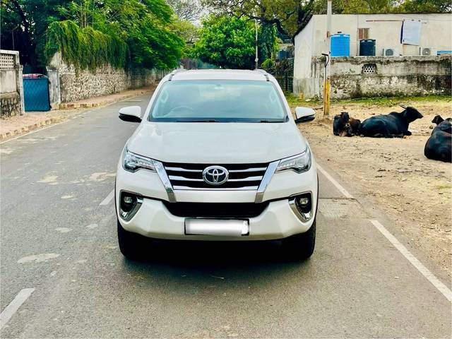 https://images10.gaadi.com/usedcar_image/4559374/original/processed_14caa3bb-dd7f-4eee-995f-073339a041d6.jpg?imwidth=6400