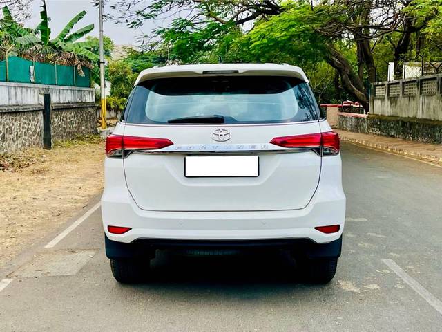 https://images10.gaadi.com/usedcar_image/4559374/original/processed_3826e29b-0be0-4c01-9c53-1baad046eab3.jpg?imwidth=6402
