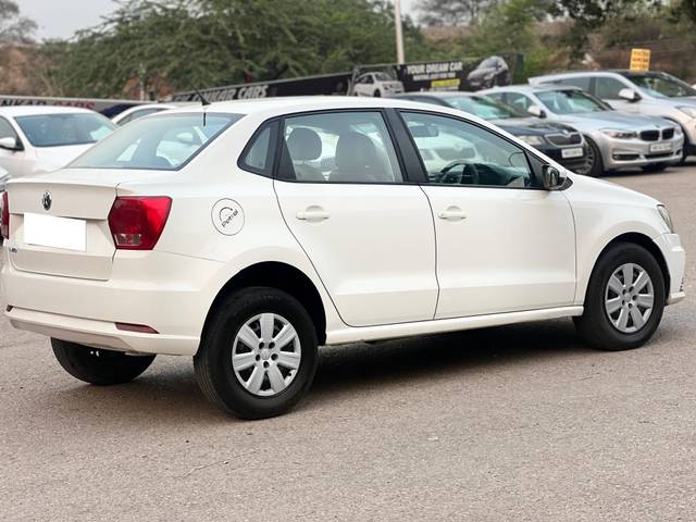 https://images10.gaadi.com/usedcar_image/4559378/original/processed_7e2c698b-fbee-4f48-a53d-a29961f6f90f.jpg?imwidth=6401