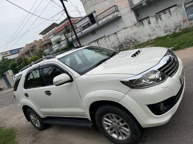 https://images10.gaadi.com/usedcar_image/4559380/original/processed_ca9dd0159f7181f37d60e722636bf7ef.jpg?imwidth=6401