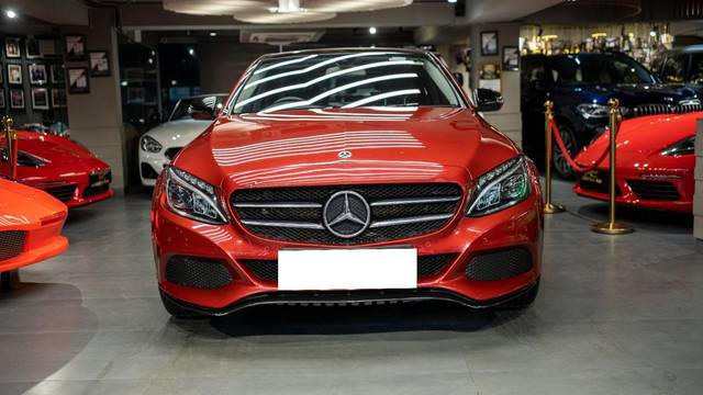 https://images10.gaadi.com/usedcar_image/4559398/original/processed_f0a6fa684326a86aed50585fbe0972ff.jpg?imwidth=6402