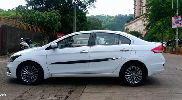 https://images10.gaadi.com/usedcar_image/4559459/original/processed_53274a62fcf1d785f72c6fa6f380e596.jpg?imwidth=6402
