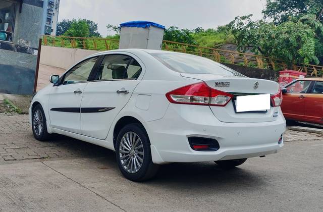https://images10.gaadi.com/usedcar_image/4559459/original/processed_d5e8f355de7f1b7534202816fcb07c89.jpg?imwidth=6401
