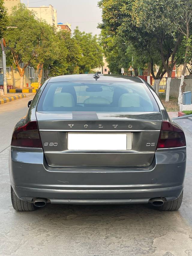 https://images10.gaadi.com/usedcar_image/4559462/original/processed_9b3799d8c386ba6b9e922b283e0bcf1b.jpg?imwidth=6402