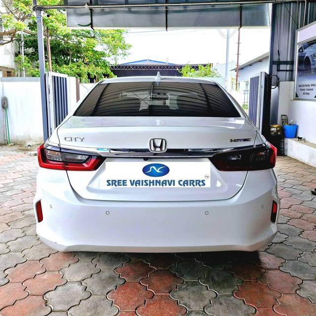 https://images10.gaadi.com/usedcar_image/4559470/original/processed_38b13c023cefa400cc011b58600025e6.jpeg?imwidth=6401