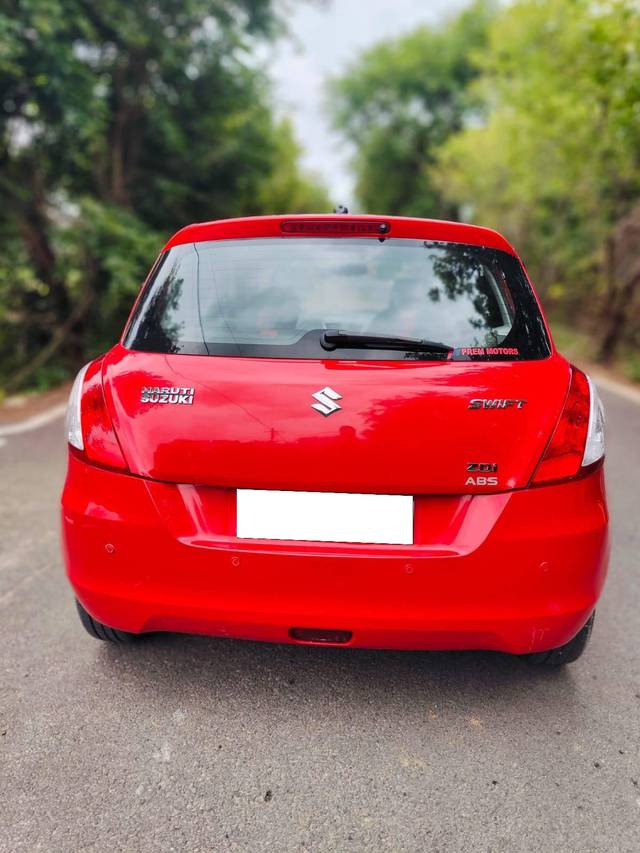 https://images10.gaadi.com/usedcar_image/4559480/original/processed_5b118f08036fe61a25fa2ce7fb1fdecd.jpg?imwidth=6402