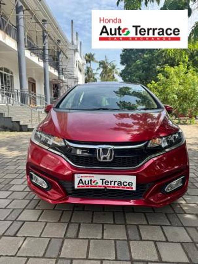 https://images10.gaadi.com/usedcar_image/4559485/original/00ea6f3d827887f2c61dfb2b04ca3542.jpg?imwidth=6400