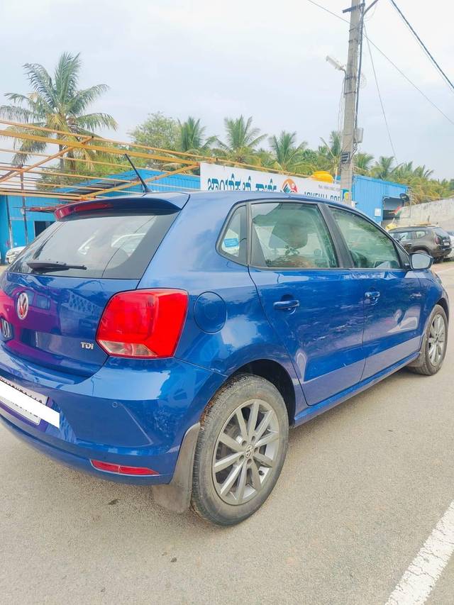 https://images10.gaadi.com/usedcar_image/4559486/original/processed_37f65a2c3c936871eb1b4073917e5fbf.jpg?imwidth=6401