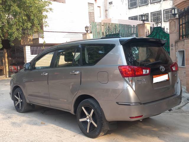 https://images10.gaadi.com/usedcar_image/4559490/original/processed_efa5fc45c27cd872d491ef16f1d9736a.jpg?imwidth=6402