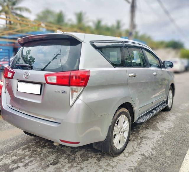 https://images10.gaadi.com/usedcar_image/4559492/original/processed_2fde9798deeff7fb06b955be055e8721.jpg?imwidth=6401