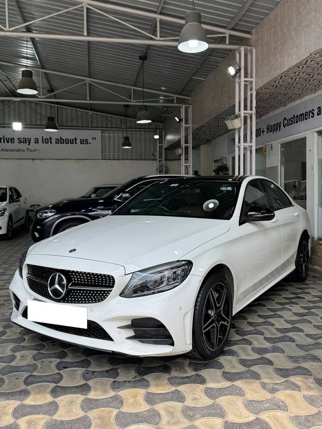 https://images10.gaadi.com/usedcar_image/4559494/original/processed_0d48275934088dfd99c57f405d08bbc4.jpg?imwidth=6400