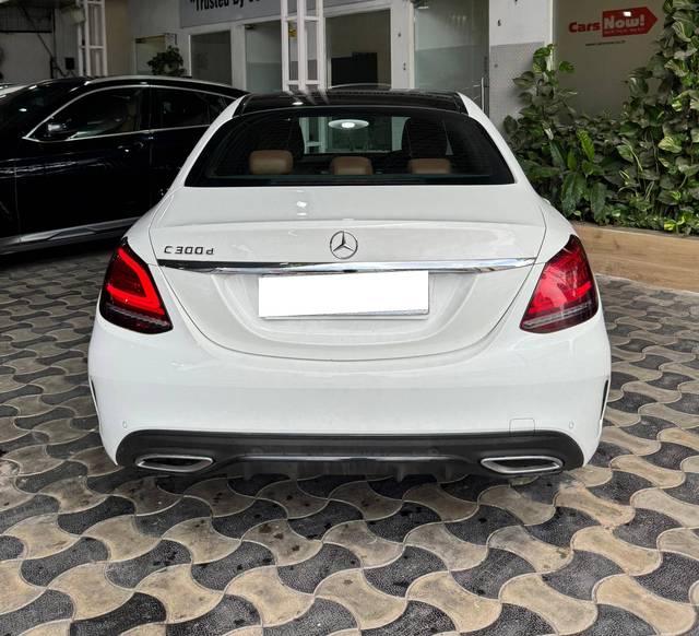 https://images10.gaadi.com/usedcar_image/4559494/original/processed_b6045d4ec065d920bbe4357a38c51859.jpg?imwidth=6401